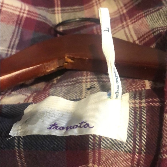 Trovata Revolve button down flannel L - Picture 5 of 5
